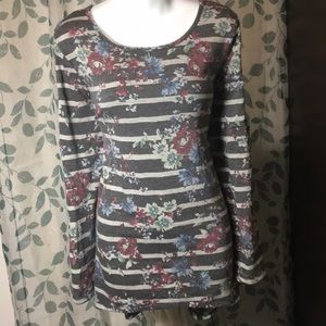 🌸Apt. 9, size L, open shoulder, long sleeve🌸